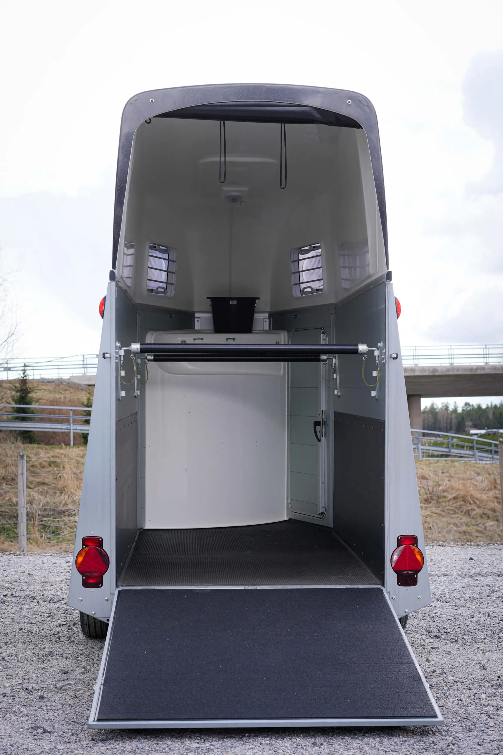 Hevostraileri / Hevoskuljetusvaunu - Image 3